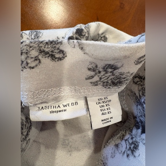 Tabitha Gray,💀skull &roses lounge bottoms(bottoms only) - Picture 5 of 7